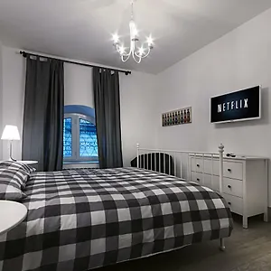  Apartment Chiatamone Seaside Italy